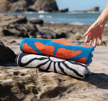 Organic Cotton Beach Towel: Lazy Daisy Black