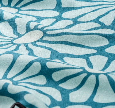 Hand Towel: Lazy Daisy Seafoam Green