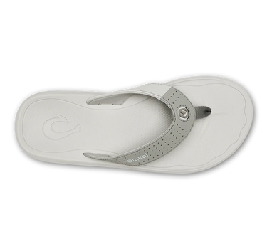 OluKai Kiʻi sandals in Ash and Sterling featuring a water-friendly upper, anatomical footbed, and Wet Grip Rubber outsole for everyday coastal adventures.