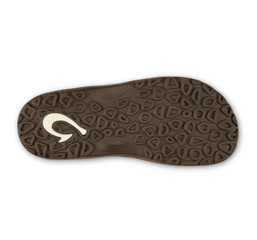Wet Grip Rubber outsole on the OluKai ʻOhana Dark Java and Ray sandals designed for dependable traction on wet boat decks, docks, and slippery surfaces.