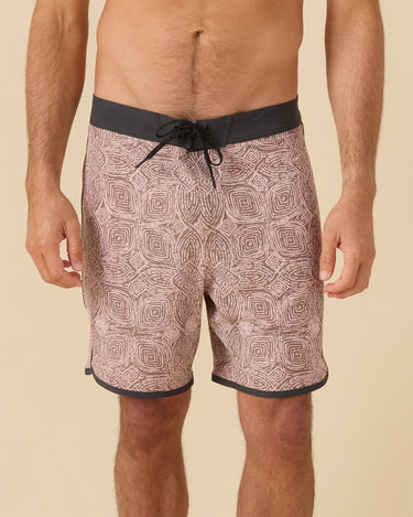 Outerknown scallop boardshort patterned men’s surf trunks lightweight quick dry