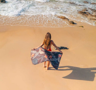 Ultralight Towel: Palms Night